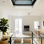 Alameda Modern Art House With Outdoor Jacuzzi In Roof