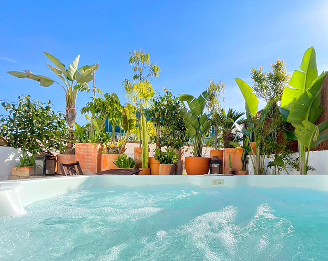 Hébergement de vacances Alameda Modern Art House With Outdoor Jacuzzi In Roof Séville