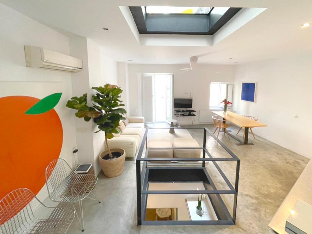 Alameda Modern Art House With Outdoor Jacuzzi In Roof Hébergement de vacances *