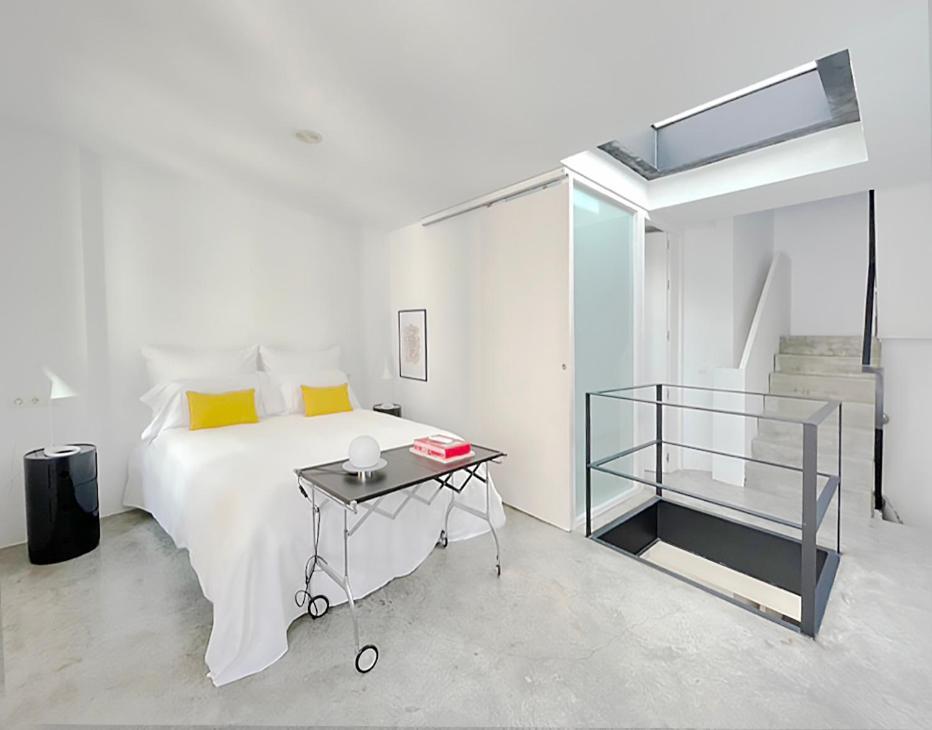 Alameda Modern Art House With Outdoor Jacuzzi In Roof *
