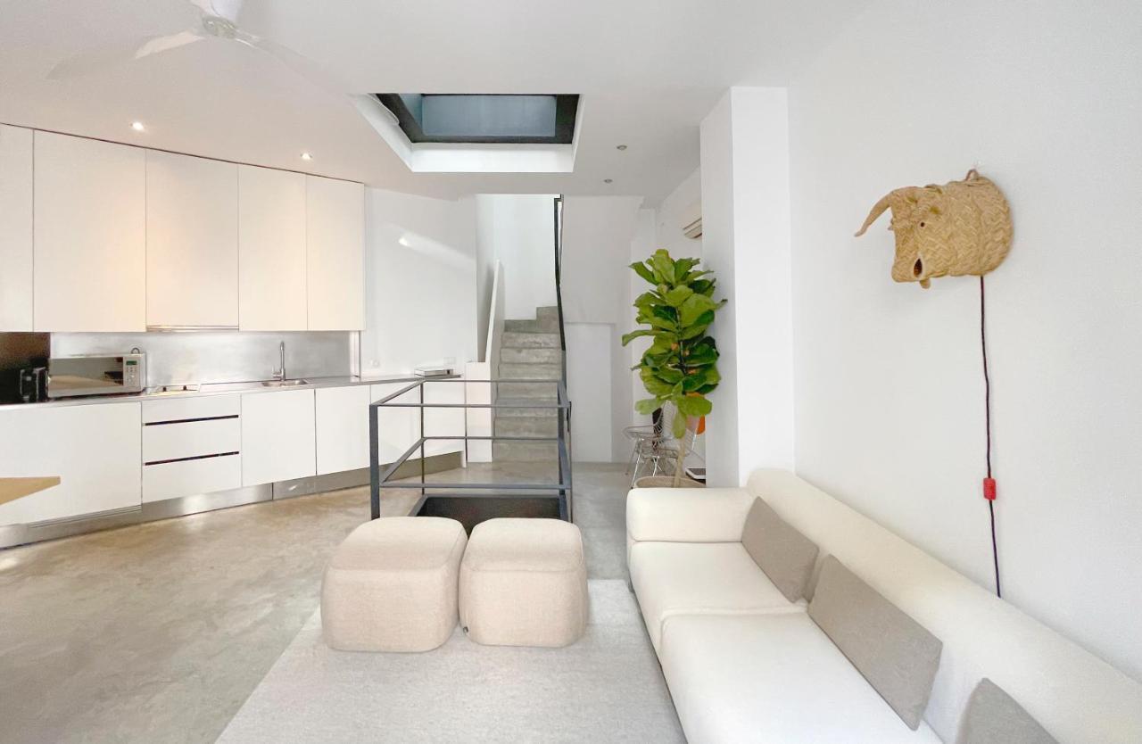 Alameda Modern Art House With Outdoor Jacuzzi In Roof