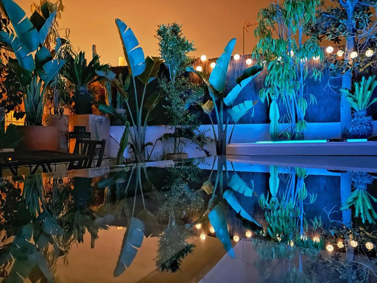 Alameda Modern Art House With Outdoor Jacuzzi In Roof Seville